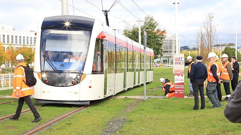 File:Tram testing in Edinburgh Park, 8 October 2013 (08).jpg