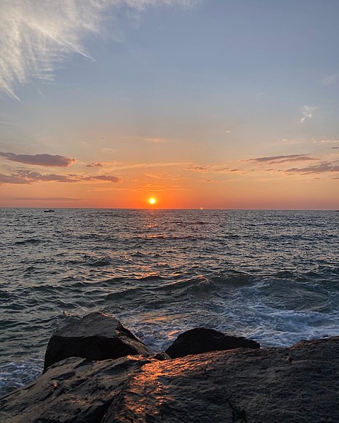 File:Tramonto a Fiumicino.jpg