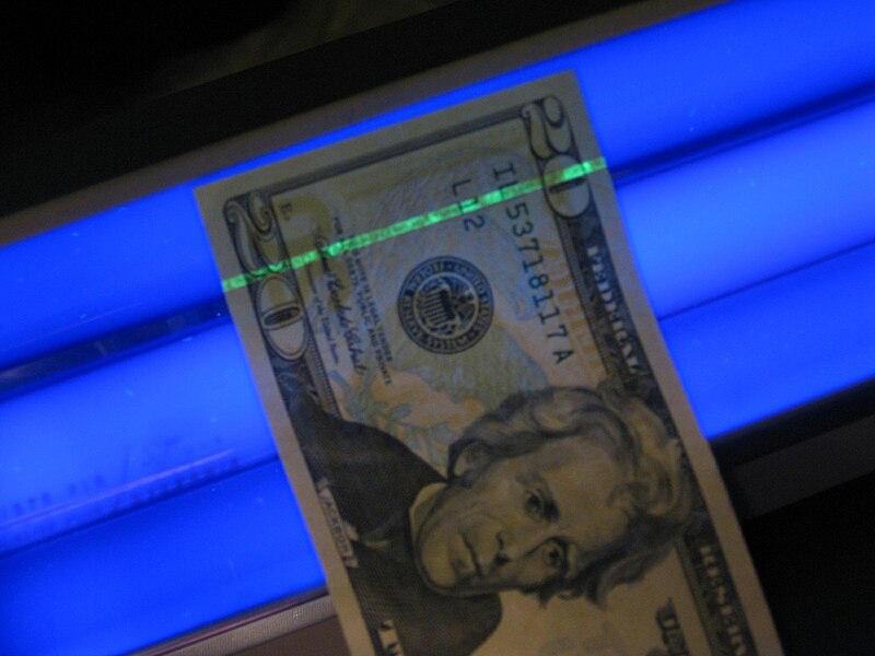 File:US $20 under blacklight.jpg