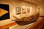 Skinnbåt (Umiak – kvinnobåt på inuitiska), Anchorage museum i George Chacon.