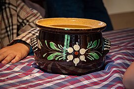 Un pot sur une table