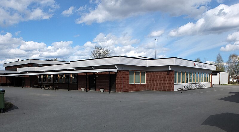 File:Vesterskaun skole.JPG