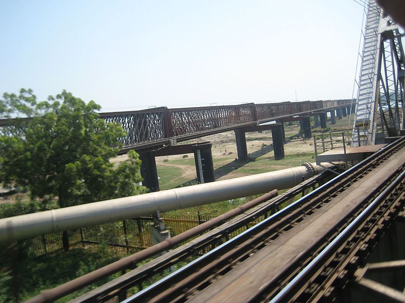 File:View of Golden Bridge from Rly Bridge, Bharuch - panoramio.jpg