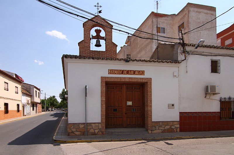 File:Villafranca de los Caballeros, Ermita de San Blas.jpg