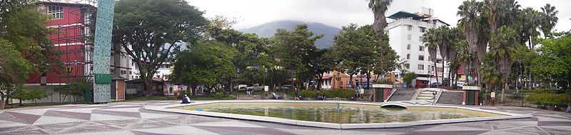 File:Vista panorámica plaza Heroinas.jpg