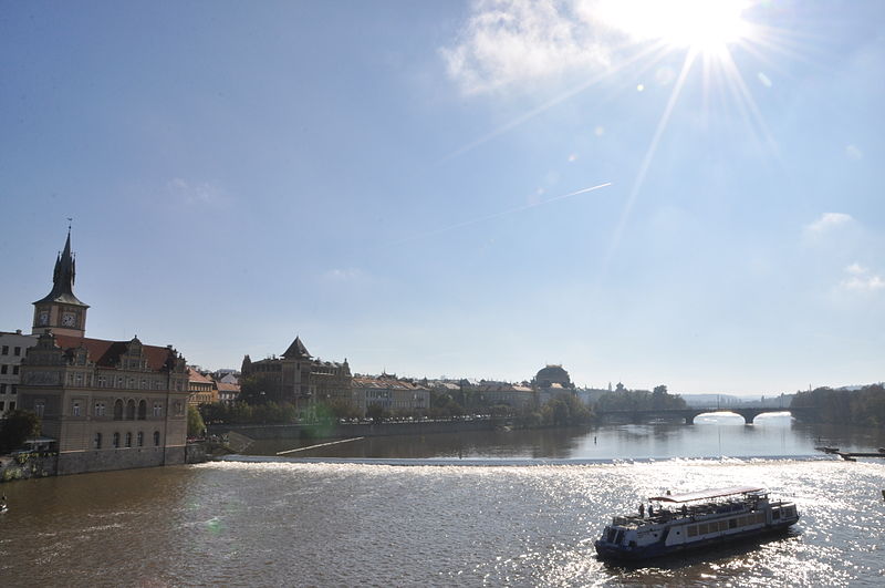 File:Vltava-z-Karlova-mostu2014b.jpg