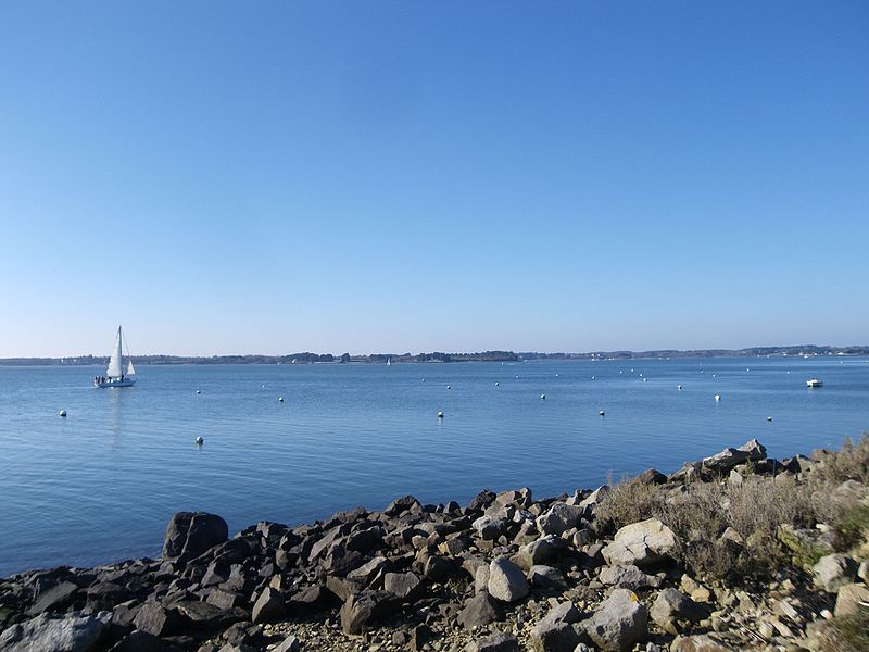 File:Vue depuis la pointe du blaire a baden - panoramio (1).jpg