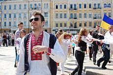 ヴィシヴァンカ・パレードの参加者。現代ウクライナの人気イベント