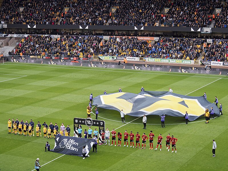 File:WWFC and Bournemouth AFC players lining up.jpg