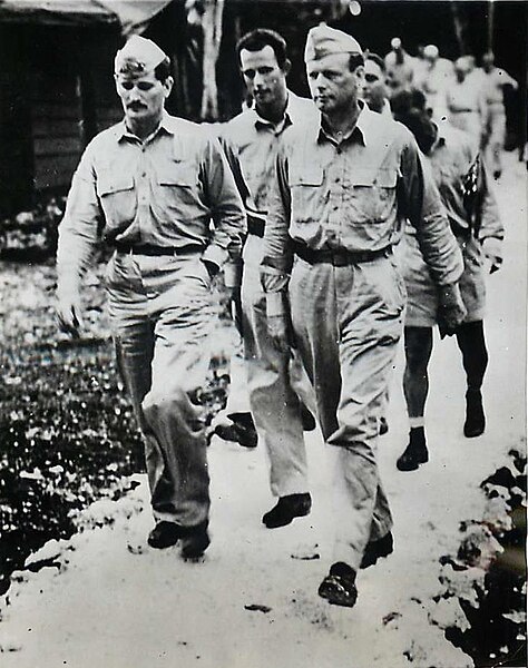 File:WWII U.S. Marine aces Joe Foss and Marion Carl with Charles Lindbergh (Press Photo).jpg