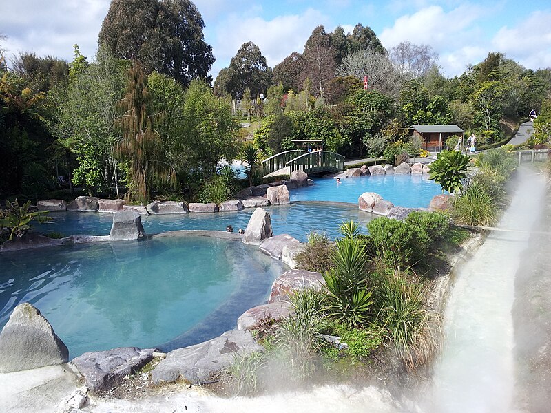 File:Wairakei Terraces.jpg