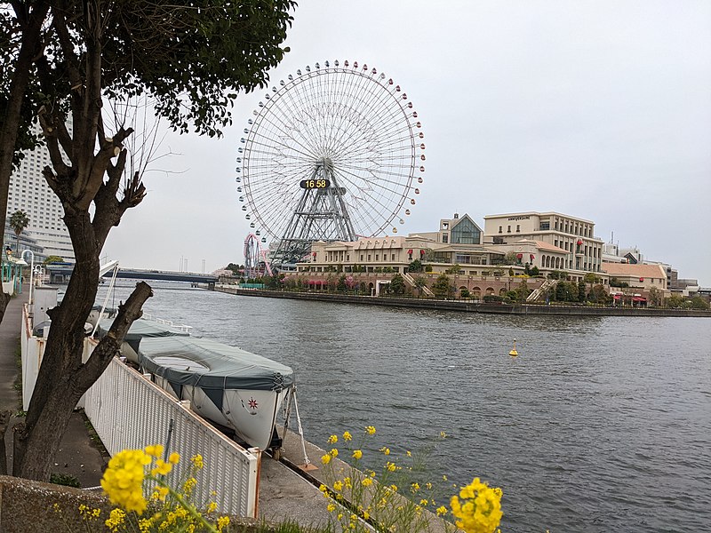 File:Walk in Yokohama 9.jpg