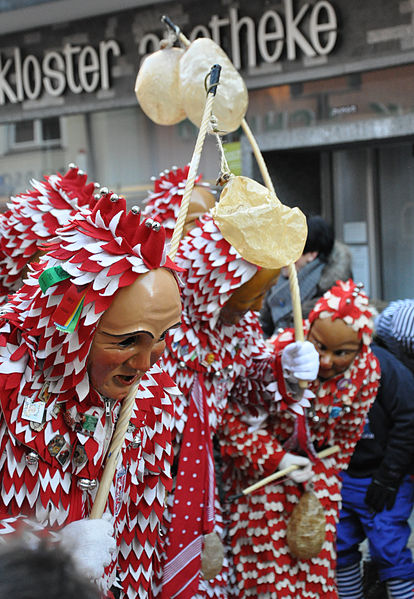 File:Weingarten Narrensprung 2013 Plätzlerzunft 20.jpg