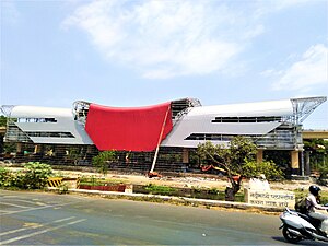 Work in progress of of Sambhaji Garden metro station on the banks of Mutha River, Pune.jpg