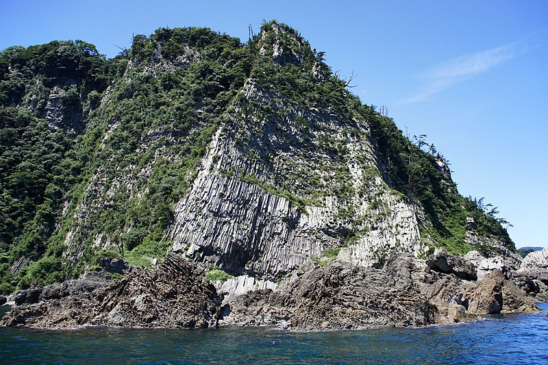 File:Yoroi-no-sode in Kasumi Coast Kami Hyogo pref02s5s4200.jpg