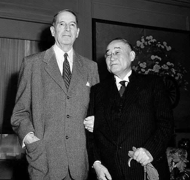 File:Yoshida visits McArthur 1954.jpg