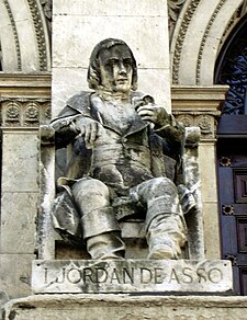 Estatua de Ignacio Jordán Claudio de Asso y del Río en l'antiga Facultat de Medicina de Zaragoza, obra de Dionisio Lasuén.