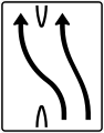 Zeichen 501-13 Überleitungstafel – ohne Gegenverkehr – zweistreifig nach links, ein Fahrstreifen übergeleitet