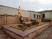 Братська могила радянських воїнів, с. Катеринівка, Покровський район, вул. Кірова, 1, біля будинку культури.jpg