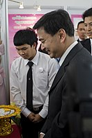 naaykrathmntrii rwmkhaarwakhruuainngaanwankhruukh`ngkhnakhrusaastr n - Flickr - Abhisit Vejjajiva (11).jpg