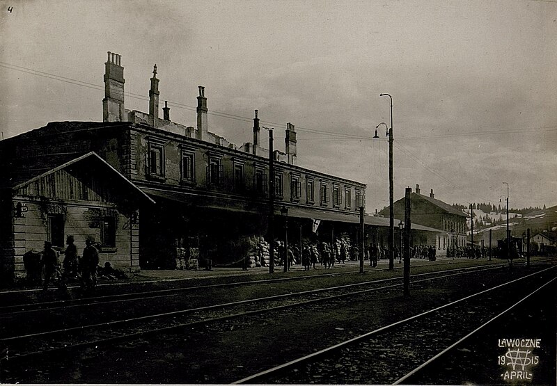 File:01915 Abgebrannter Bahnhof, Lawoczne..jpg