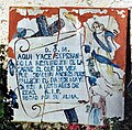 Detalle de ladrillo cerámico (señalización de pared) en el cementerio municipal de Casas Bajas (Valencia), año 1925.