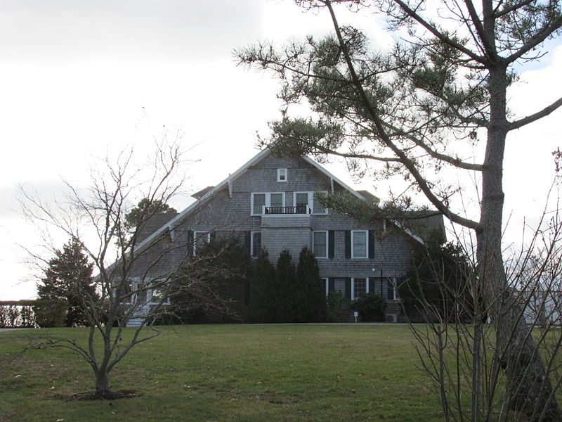 File:135 Bridge Street, Osterville MA.jpg