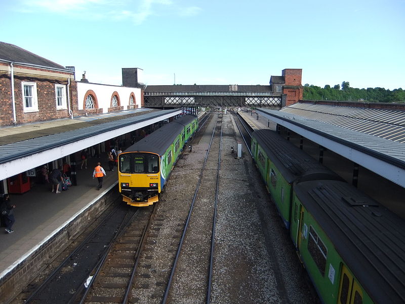 File:150104 at Worcester Shrub Hill railway station - DSCF0621.JPG