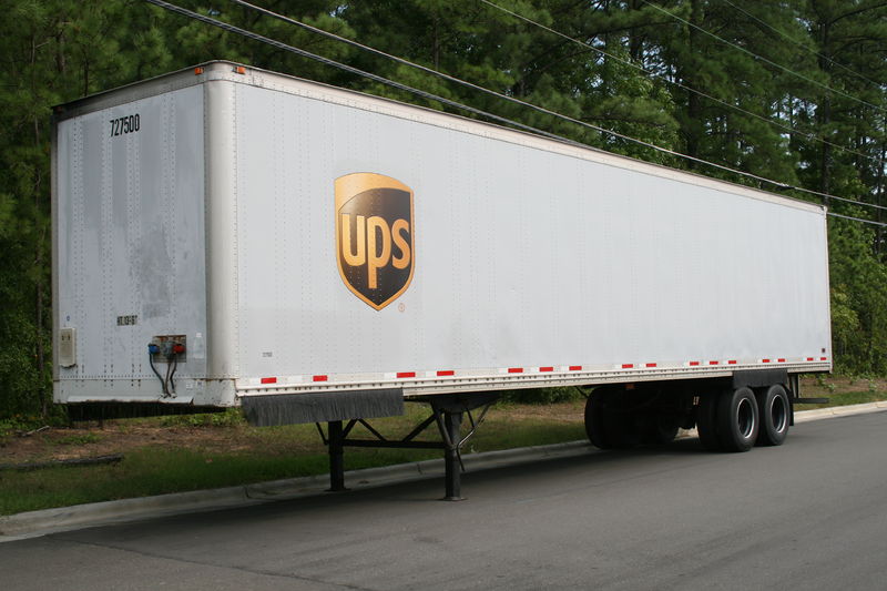 File:2008-08-02 UPS long trailer 1.jpg