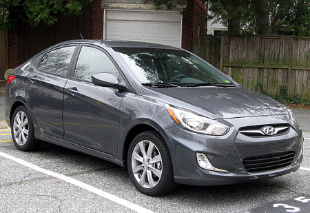 2012 Hyundai Accent GLS sedan -- 12-14-2011.jpg