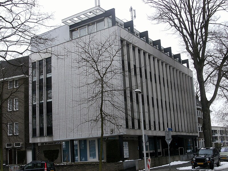 File:20130313 Building at corner Professor Pieter Willemsstraat and Koningsplein, Maastricht.JPG