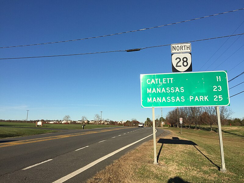 File:2015-11-20 15 33 26 View north along Virginia State Route 28 (Catlett Road) between Craig Run and Whipkey Drive in Bealeton, Fauquier County, Virginia.jpg