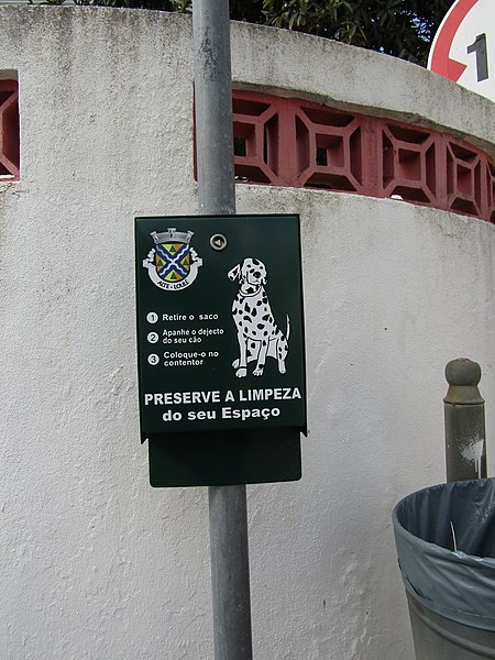 File:2018-02-14 Dog waste bag dispensor, Rua Poeta Cândido Guerreiro, Alte (1).JPG
