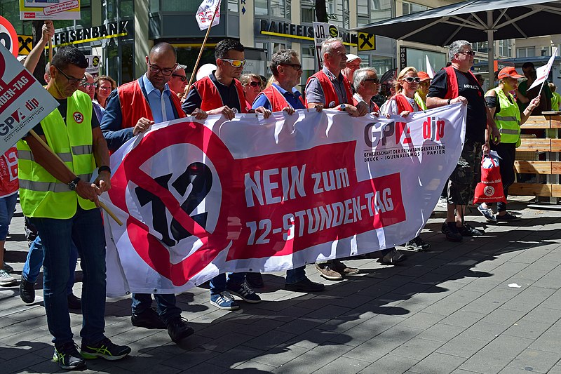 File:2018-06-30 - Demo Nein zum 12-Stunden-Tag - 05.jpg