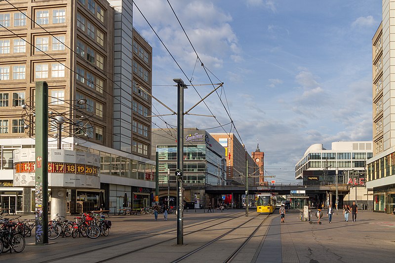 File:2019-08-06 Alexanderplatz (Berlin-Mitte) 1.jpg