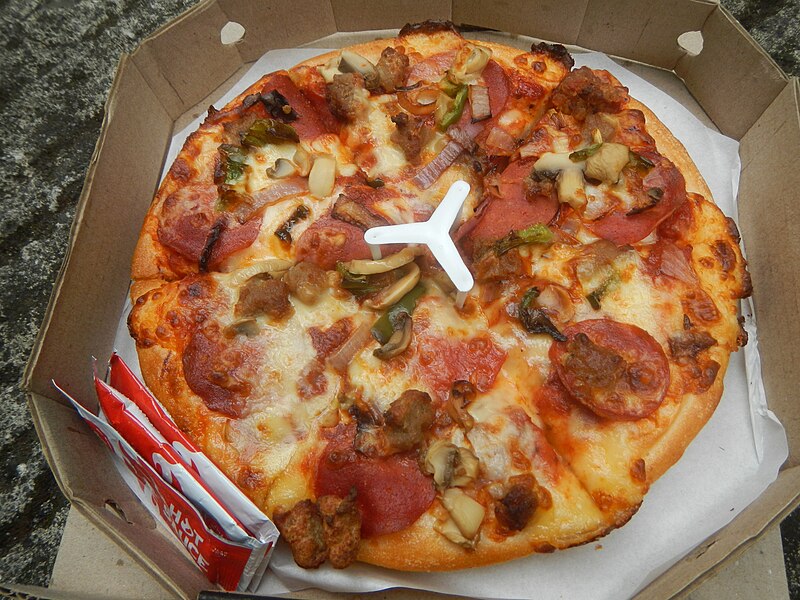 File:2099Pizza Hut pizzas in the Philippines 10.jpg