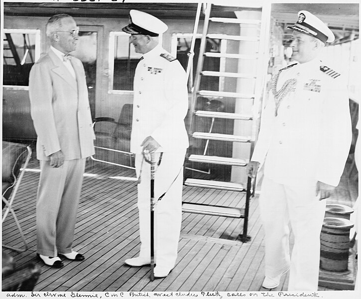 File:Adm. Sir Irvine Glennie, Commander in Chief of the British West Indiees Fleet, calls on the President during his... - NARA - 198626.jpg