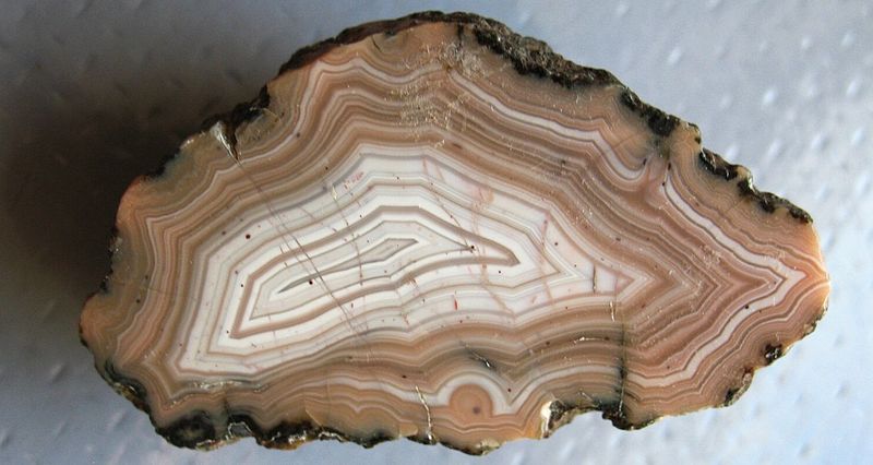 File:Agate, Aouli, Morocco.jpg