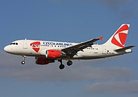 Airbus A319-100 ČSA pristáva na letisku Praha - Ruzyně