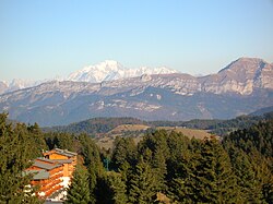 Blick von Le Revard über die Kette des Mont Trélod zum Mont Blanc