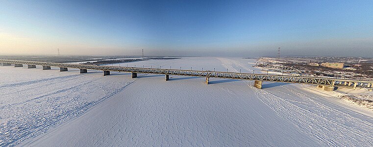 Мост через реку Амур в Хабаровске