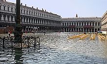 Piazza San Marco under water in 2007 Aqua alta venise 07.jpg