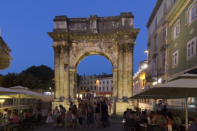 Image: Arch of the Sergii at night, 2015 Pula, Croatia   panoramio (13)