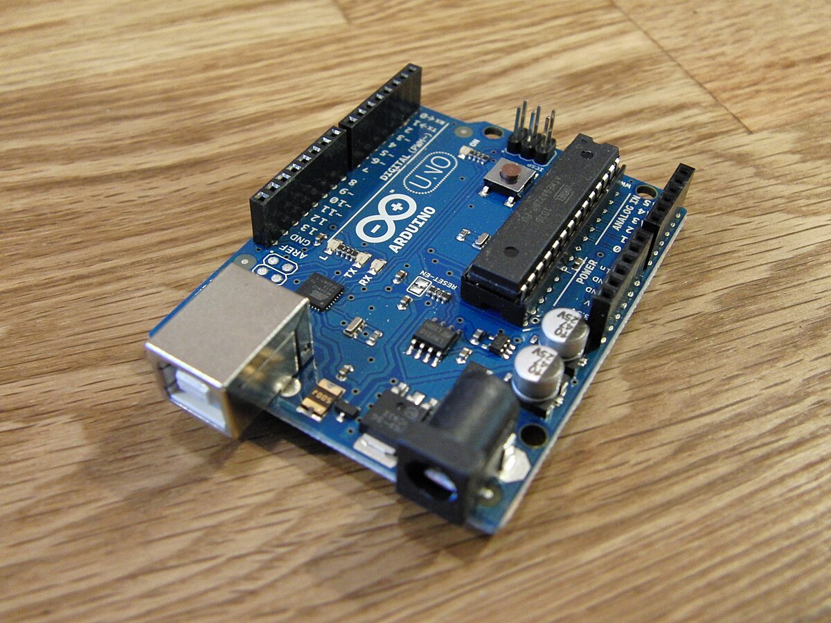 File:Arduino-uno-perspective.jpg - Wikipedia