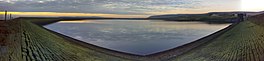 Wide angle gambar dari reservoir di air rendah