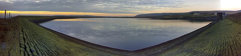 File:Ashworth reservoir near ramsbottom.jpg