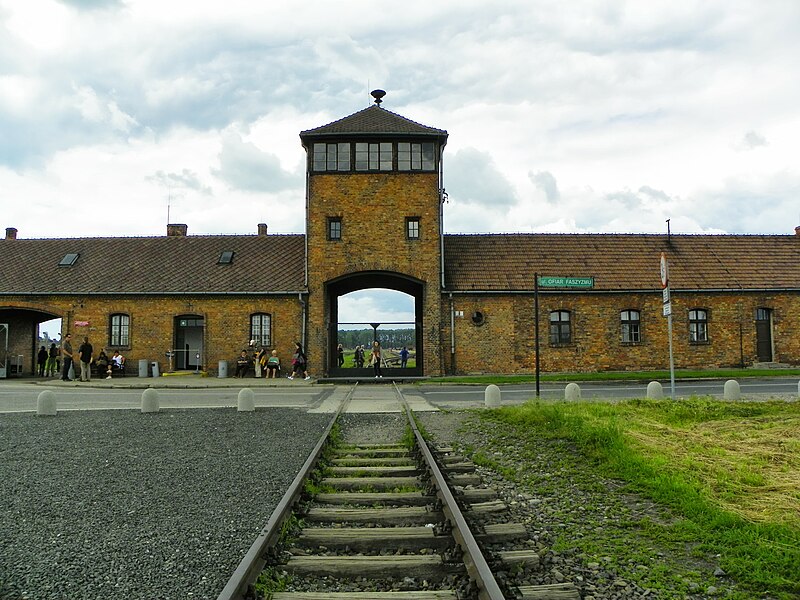 File:Auschwitz II-Birkenau, Oświęcim, Polonia - panoramio (20).jpg