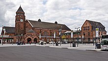 Empfangsgebäude mit Busbahnhof (2015)