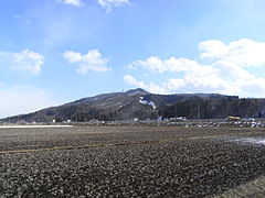 愛子盆地から見た蕃山丘陵