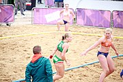 Deutsch: Beachhandball bei den Olympischen Jugendspielen 2018; Tag 6, 12. Oktober 2018; Mädchen, Hauptrundenspiel – Ungarn-Niederlande 2:1 English: Beach handball at the 2018 Summer Youth Olympics at 12 October 2018 – Girls Main Round – Hungary-Netherlands 2:1